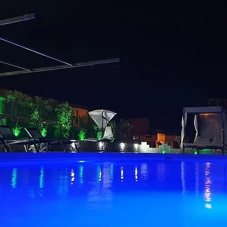 Nina Apartman Hriszí Aktí Haniá