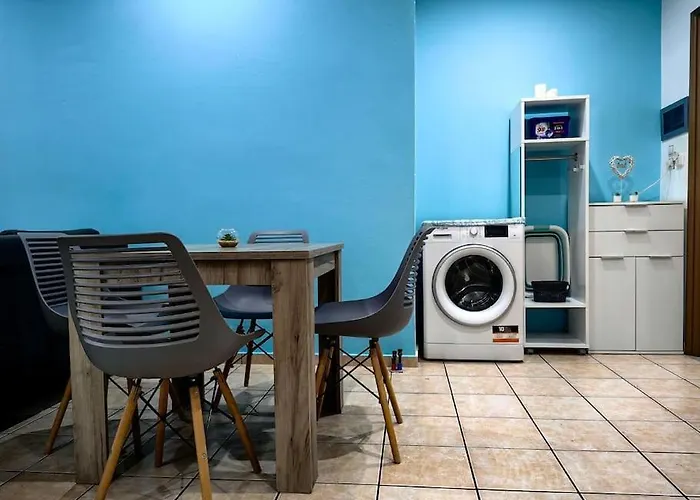 Nina * Hriszí Aktí Haniá