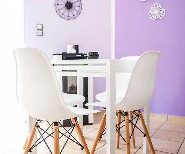 Nina * Hriszí Aktí Haniá